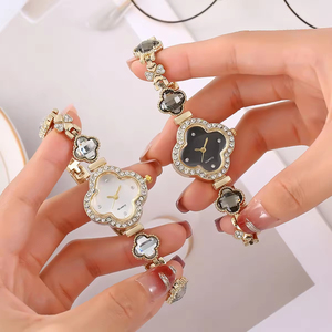 Reloj de Pulsera Elegante y Minimalista para Mujer con Diseño de Trébol de Cuatro Hojas, Movimiento de Cuarzo y Cristal, Accesorio de Moda al por Mayor - Product Image 1