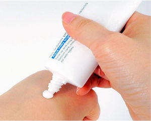 OEM Lotion solaire haute performance ultra légère sans graisse imperméable pour le visage Gel-crème hydratant minéral bio - Product Image 2