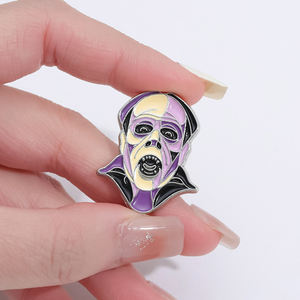Películas Monstruos Tema Esmalte Pins Cara de pez Conde Drácula Películas de terror Insignias - Product Image 1