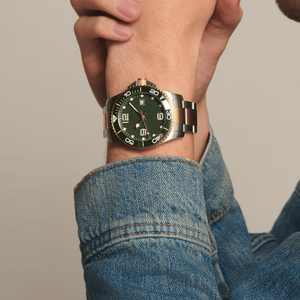 Reloj mecánico de acero inoxidable Longinesing con una gran esfera verde dorada y marcadores de hora llamativos para uso diario - Product Image 2