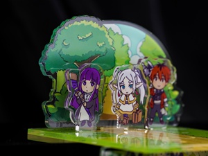 Frieren: Beyond <span class=keywords><strong>Journey</strong></span>'<span class=keywords><strong>s</strong></span> <span class=keywords><strong>End</strong></span> - Figura acrílica multicharacteres con escena forestal para decoración de escritorio - Product Image 3