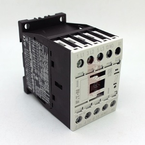 Contactor Eaton DILM7-10 24VDC para Montaje en Riel DIN, 3P 10A, Uso Industrial - Product Image 1