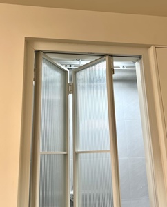 Französische Stahl-Falttür mit thermisch getrenntem schlankem Rahmen, doppelt verglastem Isolierpaneel und glattem Faltsystem für den Außenbereich - Product Image 2