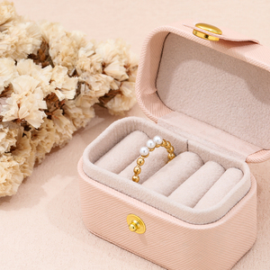 Anillo de Alta Gama Chapado en Oro de 18K con Tres Perlas de Agua Dulce, Joyería de Acero Inoxidable, Anillo de Dedo Moderno - Product Image 4