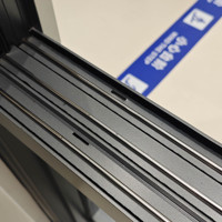 Ventanas Corredizas de Aluminio Deioux, Resistentes a Huracanes, Certificadas por NFRC, Insonorizadas e Impermeables, con Apertura Horizontal para Sala de Estar