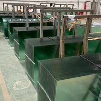 Verre trempé XinHong à production stable, découpable, durable et haute résistance pour cloisons de bâtiments commerciaux