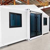 Maison conteneur moderne extensible Huaying de 40 pieds avec cadre en bois noir et intérieur jaune désert, dotée de caractéristiques coupe-vent et imperméables