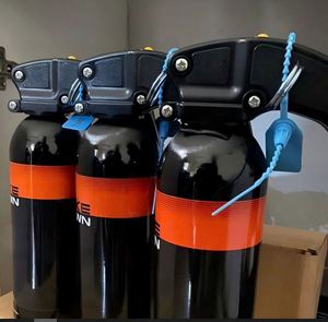 โลโก้สั่งทำจากโรงงาน แข็งแรงทนทาน 30 ฟุต สเปรย์พ่นหมีป่าป้องกันตัว ขนาด 470 มล. สำหรับการล่าสัตว์และกิจกรรมกลางแจ้ง - Product Image 2