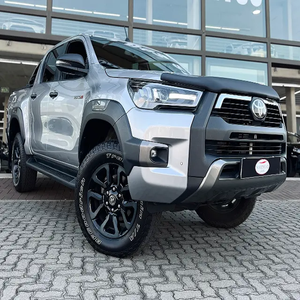 Compre el <span class=keywords><strong>Toyota</strong></span> <span class=keywords><strong>HiLux</strong></span> 2024 2025 en oferta: Camioneta <span class=keywords><strong>4x4</strong></span> <span class=keywords><strong>de</strong></span> doble cabina, volante a la izquierda, asientos <span class=keywords><strong>de</strong></span> cuero, modelo con interior oscuro - Product Image 6