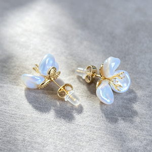 Barocke Blütenblatt-Perlenohrringe Unregelmäßige Süßwasserperle, 14K Goldfilled Blumenohrringe, Eleganter Natürlicher Perlenschmuck - Product Image 2