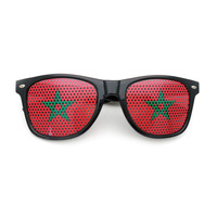 Vente en gros Petit mini drapeau de bureau marocain Set drapeau de pays marocain miniature avec mât noir pour les jeux de sport