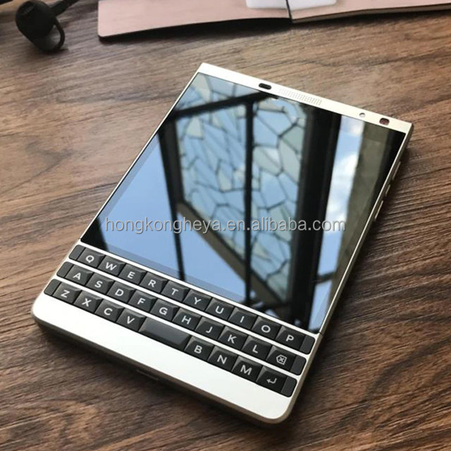 BlackBerry Passport 未使用品 New Silver Blackberry Passport Q30 Smartphone with QWERTY & 4G
