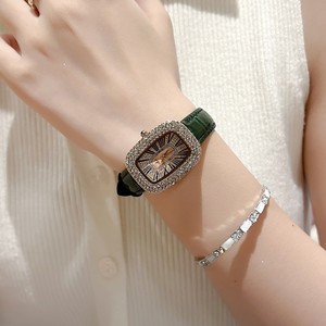 Pour <span class=keywords><strong>montre</strong></span> pour femme <span class=keywords><strong>de</strong></span> <span class=keywords><strong>luxe</strong></span> <span class=keywords><strong>de</strong></span> <span class=keywords><strong>marque</strong></span> <span class=keywords><strong>suisse</strong></span> avec oeuf <span class=keywords><strong>de</strong></span> Pigeon gypsophile plein diamant étanche Quartz ovale déesse breloque en cuir - Product Image 5
