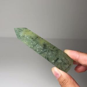 หินเพรนไนต์สีเขียวแกะสลักด้วยมือคุณภาพสูง หินคริสตัลปลายแหลมทรงหอคอย หินกึ่งมีค่า สำหรับวิคคา เรกิ เฟิงชุย ตกแต่งบ้าน - Product Image 1