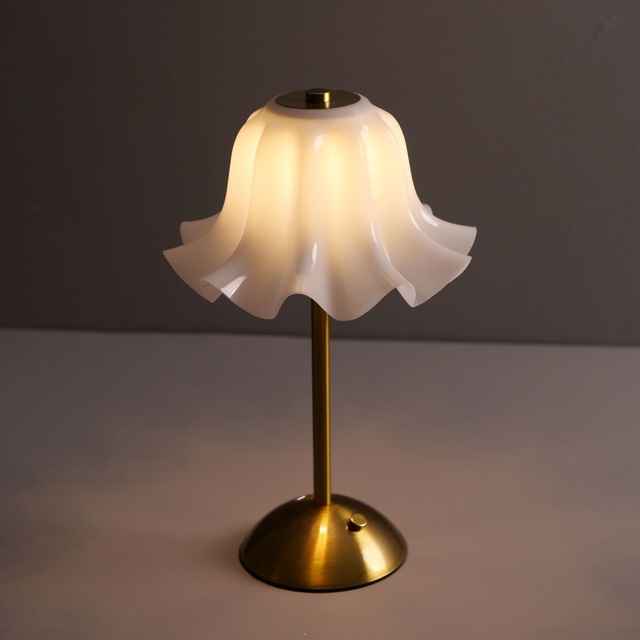 High-quality Wireless Minimalist Metal Table Lamp Touch Control Rechargeable Ambient Light for Bedroom Bedside Decoration Luxury