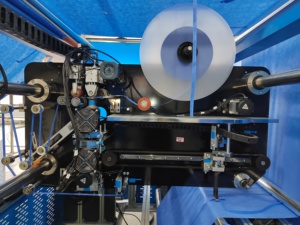 Machine automatique de fabrication de blouses chirurgicales jetables renforcées en tissu non tissé <span class=keywords><strong>SMS</strong></span> - Product Image 4