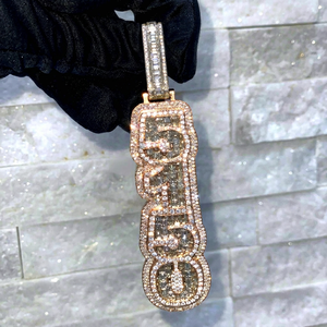 Colgante de Lujo para Hombre de Plata de Ley 925 con Letras y Números Personalizados de Esmeralda KP 250, Joyería Hip Hop de Rapper, Colgante de Moissanita VVS1 - Product Image 1