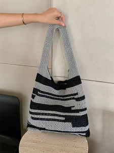 Nouveau sac fourre-tout en tricot épais de style coréen, sac fourre-tout tissé à la main de grande capacité - Product Image 4
