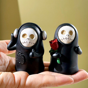 Halloween Resin Ghost Ornaments Skull Shape Desktop Decor Indoor Decoration Small Craft Gift For Halloween - Product Image 1