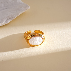 Bague de cocktail ovale incrustée de coquillages, plaquée or 18 carats, argent bicolore, large bande, bague statement, bijoux classiques pour femmes, à porter au quotidien - Product Image 3