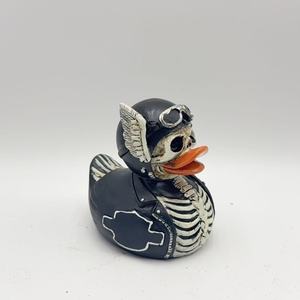 Nouvelles Idées <span class=keywords><strong>de</strong></span> Produits 2026 Décoration Intérieure Halloween Figurine <span class=keywords><strong>de</strong></span> Canard Crâne en Résine Canard Cosplay Décoration Intérieure Ornements Caprichosa Canard Jeep - Product Image 6