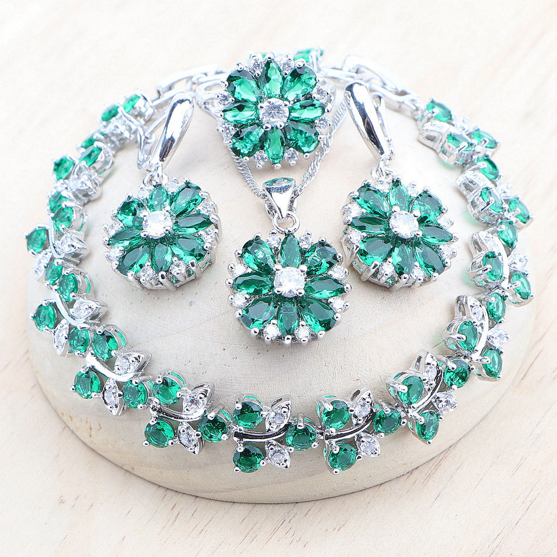 สีเขียว