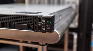 Vente directe d'usine ProLiant DL320 Gen11 8SFF Intel Scalable Xeon Gold 5420+ RAID MR416i-O 2x1600W PSY 1U Serveur en rack - Product Image 3