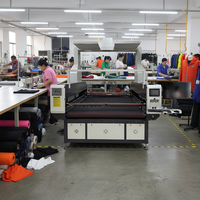 Machine de découpe laser CO2 numérique automatique à grande vision pour jouets en peluche avec tissu de sublimation et double tête