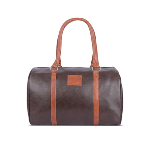 Hecha a mano con 100% cuero genuino, esta bolsa de lona premium ofrece un interior espacioso, costuras duraderas y un transporte cómodo. - Product Image 4