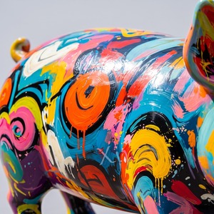 Statue de cochon en résine colorée, sculpture animale peinte à la main, figurine de style graffiti pour la décoration de la maison, du bureau ou comme cadeau - Product Image 4
