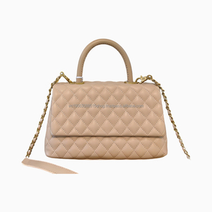 Elegante Mini Bolso de Mano Acolchado Coco para Mujer, Bolso de Hombro de Cuero de Lujo con Cadena y Asa Metálica para Boda - Product Image 1