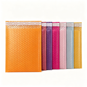 Sobres acolchados ecológicos de venta caliente, lisos y mate, con adhesivo fácil de despegar, para embalaje de joyería y empaquetado diario rápido. - Product Image 1