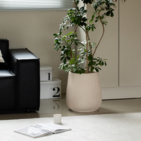 Vase moderne en PP côtelé noir, beige, blanc, rose avec nœud en ficelle pour décoration intérieure