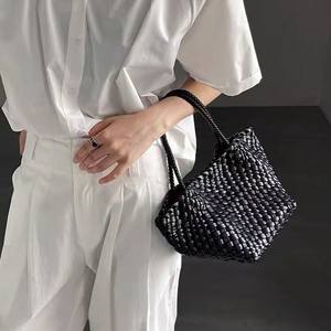 Sac seau en PU pour femme, élégant et haut de gamme, avec motif polyvalent en forme de dés, petit sac seau exquis, nouveau style tendance - Product Image 2