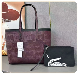 Demandez le catalogue : Sac fourre-tout léger et polyvalent pour femme, motif crocodile rétro, grande capacité, sac Lacoste. - Product Image 1
