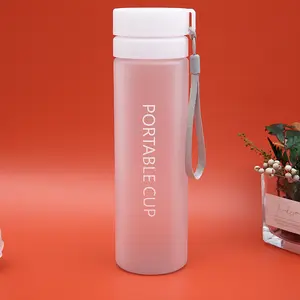 زجاجة ماء بلاستيكية جديدة شفافة وطبيعية ومبتكرة وخالية من بيسفين مع معظم العصري مع ، مع