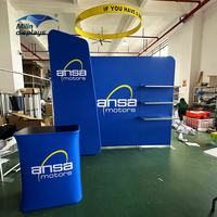 Stand Modular Personalizado para Ferias Comerciales con Caja de Luz LED y Soporte Retráctil para Pancartas |   Sistema de Exhibición Portátil para Eventos