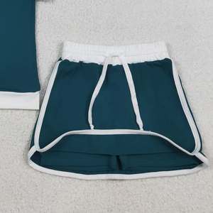 ชุดแม่ลูกขายส่ง ชุดกระโปรงเทนนิสสีเขียวเข้ม เสื้อยืดแขนสั้นสีตัดกับกระโปรง - Product Image 6