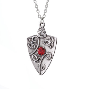 Collar con amuleto de la familia de los vampires, colgante de corazón de color granate - Product Image 5