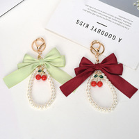 Porte-clés créatif polyvalent avec nœud papillon et petites perles, pendentif pour sac de téléphone portable pour femme