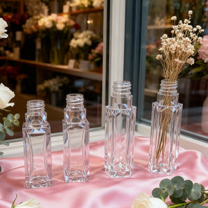 カスタムロゴ入りスクエアペットキャップリップグロスチューブ7mlクリア空スクリューキャッププラスチック表面ハンドル付きスクリーン印刷17mm径 - Product Image 2