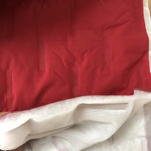 Tela con estampado disperso acolchado de poliéster 100% hecha en Vietnam, trajes y prendas cosidas resistentes al agua, hoja plana de 210gsm, venta al por mayor - Product Image 2