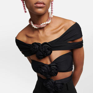 <span class=keywords><strong>Summer</strong></span> Sexy Ladies 3D Flower Patchwork Cut-out Top e pantaloni neri Set Basic 2 pezzi Set donna - Product Image 2