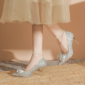 Zapatos de Novia con Punta en Pico, Tacón de Aguja, Tacón Alto con Cadena de Perlas, Decoración Floral, Correa en el Tobillo, Forro de Satén, Color Sólido - Product Image 3