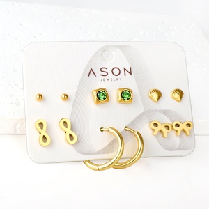 Combinación de 6 Pares |   Corazones |   Perlas |   Anillos para Mujer |   Zirconias |   Estrellas |   Conjunto de Diseños Variados |   Acero Inoxidable con Baño de Oro de 18k - Product Image 1