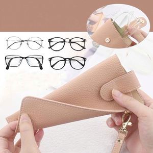 Étuis et sacs à lunettes en cuir PU gaufré mignons, pochette portable simple à suspendre avec logo personnalisé, cadeaux publicitaires promotionnels - Product Image 4