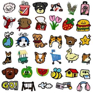 Patch brodé thermocollant en PVC 3D, taille mini, motifs mignons (Hamburger, Chien, Tulipe, Fraise, Abeille) pour la décoration de chapeaux, vêtements, sacs, sangles en toile - Product Image 1