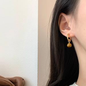 ต่างหูเงินแท้ S925 ดีไซน์หรูหรา รูปทรงดอกไม้ ประดับด้วยหินตาเสือ ดีไซน์แบบเมลาร์ด รูปทรงไม่สมมาตร ดีไซน์เล็กๆ สวยสง่า - Product Image 4