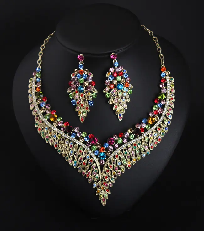 Set Perhiasan Anting-Anting Kalung Kristal Warna Emas Mewah Aksesori Pesta Pernikahan Kostum Pengantin India Perhiasan Wanita/