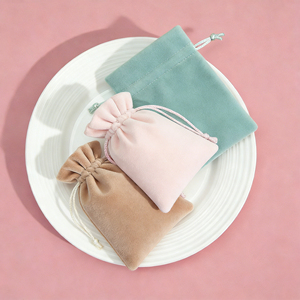Petits sacs <span class=keywords><strong>en</strong></span> velours personnalisés, pochettes <span class=keywords><strong>en</strong></span> <span class=keywords><strong>tissu</strong></span> rose <span class=keywords><strong>pour</strong></span> montres, écouteurs, sacs cadeaux à cordon, luxe - Product Image 3